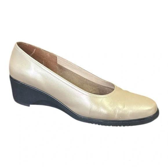 Salvatore Ferragamo Neutral Leather Pumps Size 8 - Picture 1 of 10